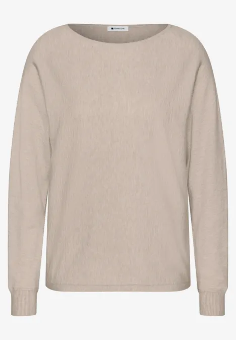 Effen beige damestrui met lange mouwen en boothals, eenvoudig en stijlvol ontwerp.
