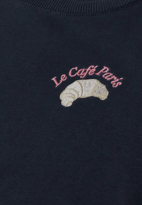 Dunkelblauer Pullover mit gesticktem Croissant und Schriftzug "Le Café Paris".