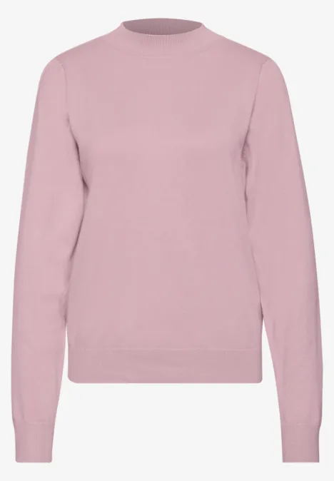 Ein schlichtes, hellrosa Langarm-Pullover ohne Muster.