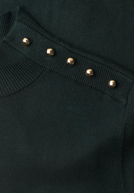Pullover mit Turtle Neck und Knopfdetails stormy green Dunkelgrüner Pullover mit goldenen Kugel-Applikationen an der Schulter
