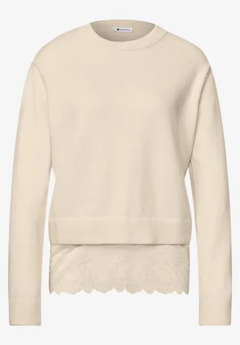 Pullover mit Rundhals und Spitzenkante pure beige Beiger Strickpullover mit runder Kragen und spitzenbesetztem Saum.