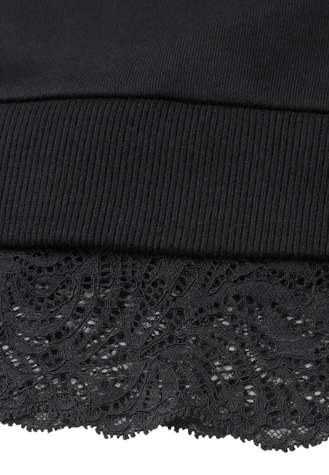 Sweat-shirt ample avec bordure en dentelle Black Schwarzes Kleidungsstück mit Rippenbund und feiner Spitzenbordüre.