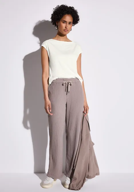 Shirt mit U-Boot-Ausschnitt off white