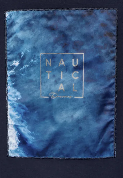 T-shirt avec écusson imprimé deep blue