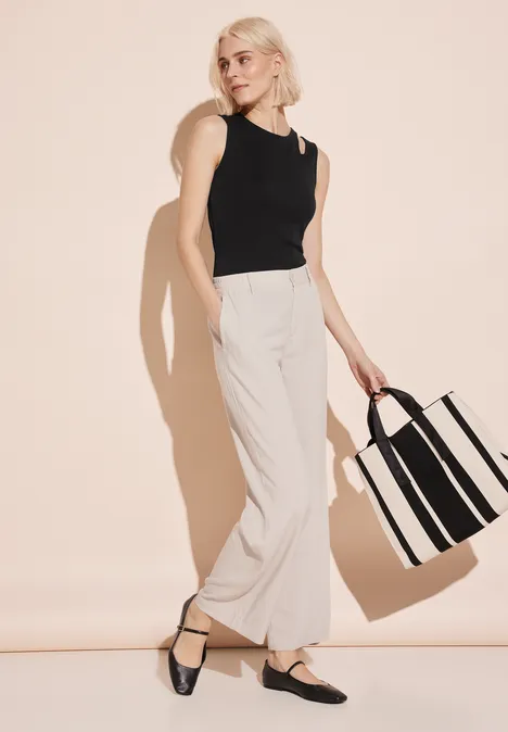 Top met cut out Black