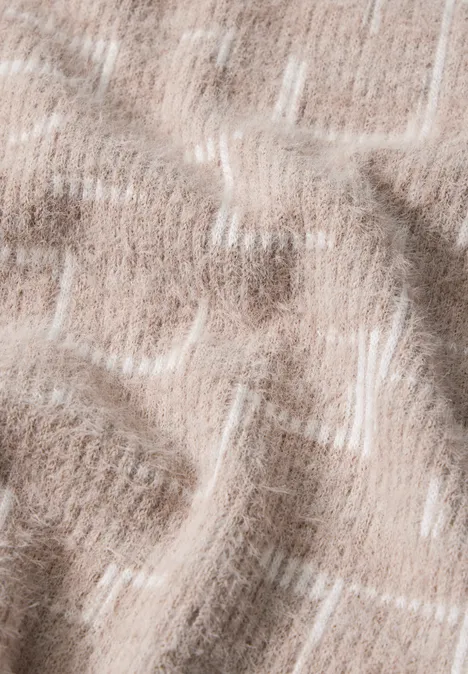 Flauschiges Shirt mit Print light mocha beige