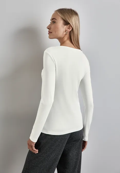 Shirt mit Herzausschnitt off white Shirt mit Herzausschnitt off white