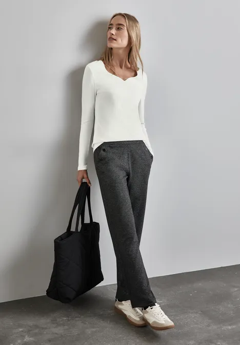 Shirt mit Herzausschnitt off white Shirt mit Herzausschnitt off white