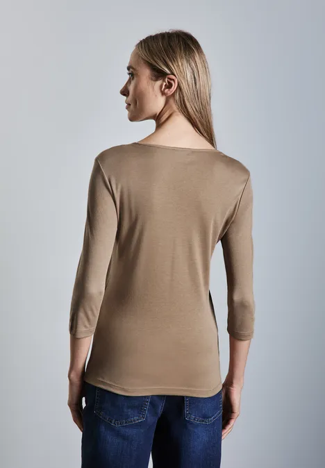 Shirt mit Herzausschnitt honey sand