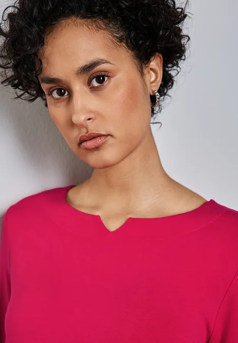Shirt mit Ausschnitt-Detail power berry