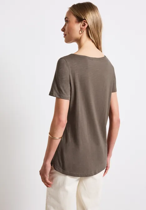 Basic T-Shirt in Unifarbe dark tumbled beige