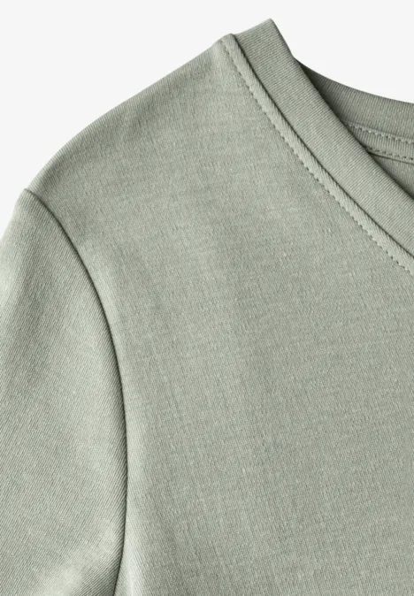 Basic V-Neck Shirt dusty milky green