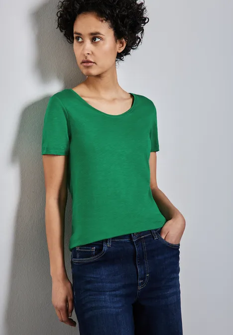 Basic T-Shirt in Unifarbe glowing green