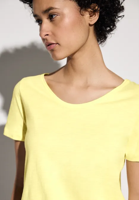 T-shirt à col en V solar yellow