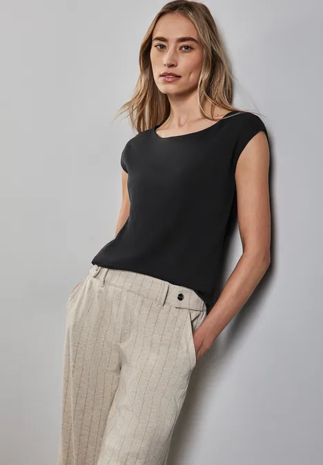 T-shirt avec encolure en U Black