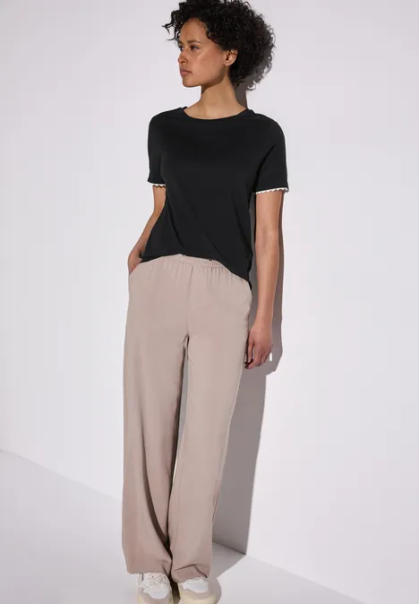 Basic Shirt mit Deko-Tape Black