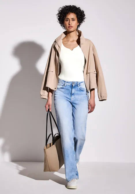 Shirt met hartvormige halslijn off white Shirt met hartvormige halslijn off white