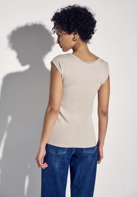 Shirt mit Diamant-Ausschnitt smooth sand beige