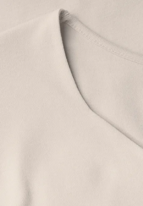 Shirt mit Diamant-Ausschnitt smooth sand beige
