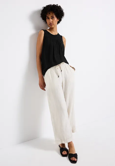 Top mit Ajourdetails Black