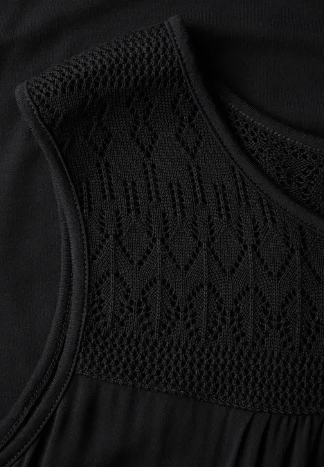 Top mit Ajourdetails Black