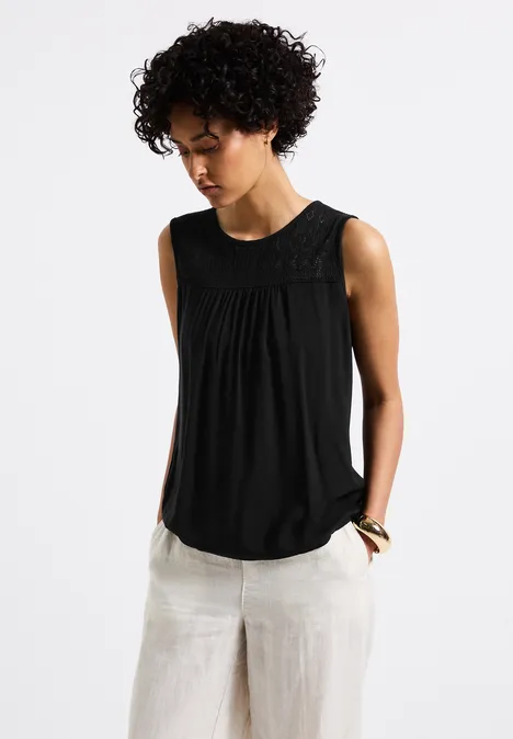 Top mit Ajourdetails Black