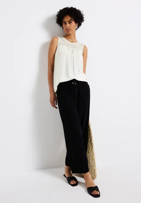 Top mit Ajourdetails off white