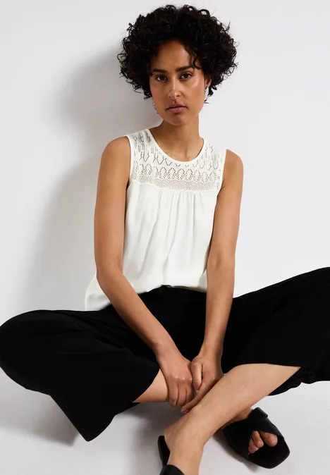 Top mit Ajourdetails off white