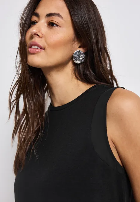 Top mit Chiffondetails Black