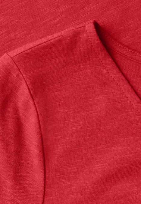 Basic T-Shirt in Unifarbe glory red
