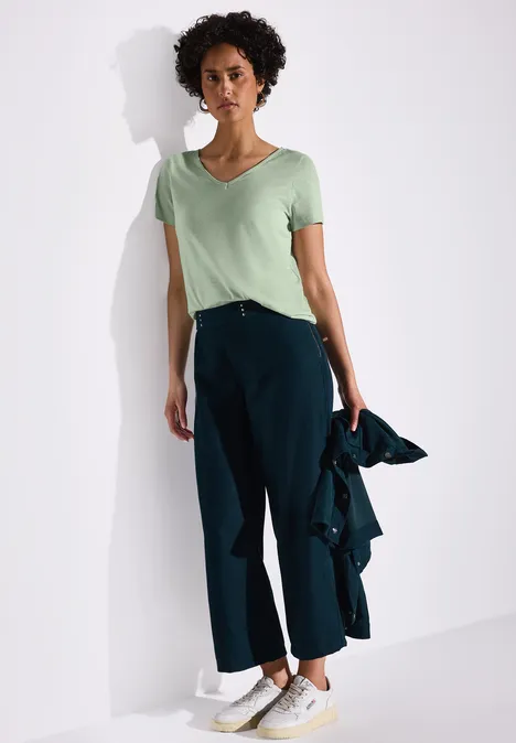 Basic T-Shirt in Unifarbe soft jade green