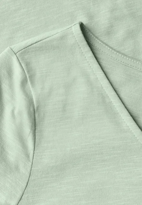 Basic T-Shirt in Unifarbe soft jade green