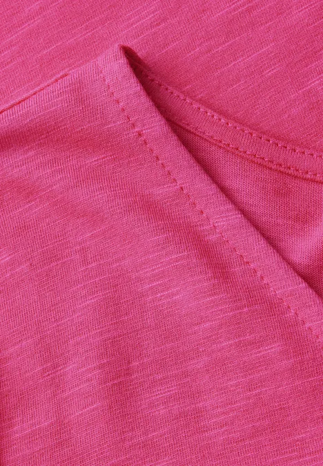 Basic T-Shirt in Unifarbe blazing pink