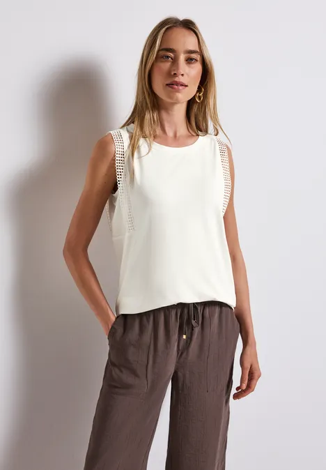 Top mit Häkeldetails off white