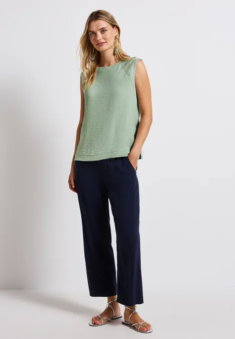 Top mit Mesh-Details soft jade green