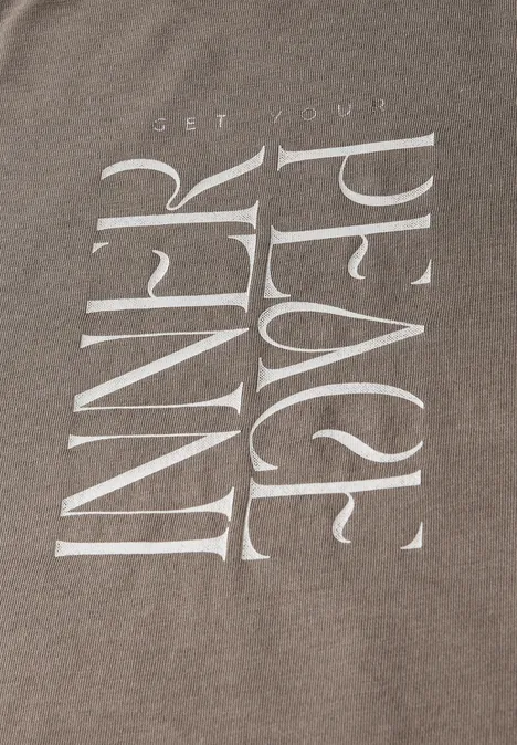 T-Shirt mit Wording Print dark tumbled beige