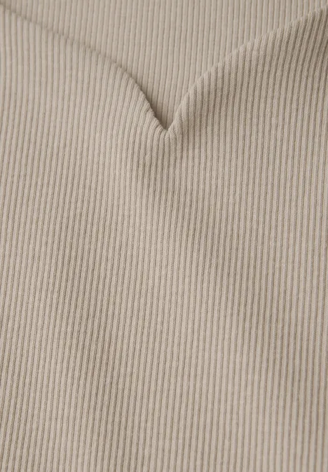 Top mit Herzausschnitt tumbled beige