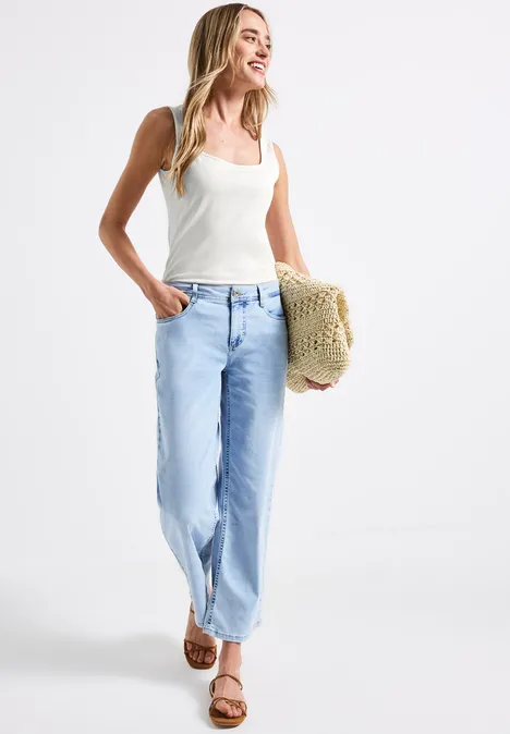 Basic Top mit Square Neck off white