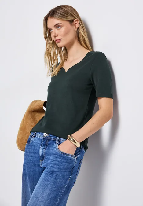 T-Shirt mit Herzausschnitt evernight green