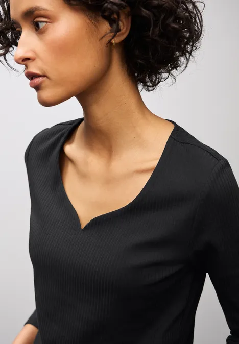 Shirt mit Herzausschnitt Black