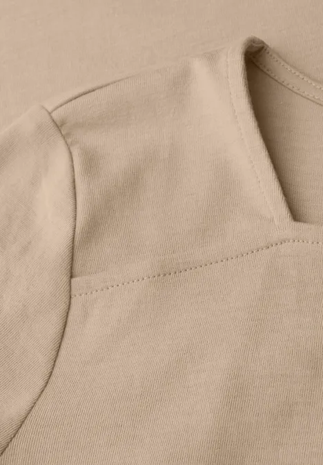 Shirt met vierkante halslijn sanded beige mel.
