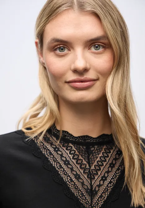 Shirt mit Spitzendetail Black