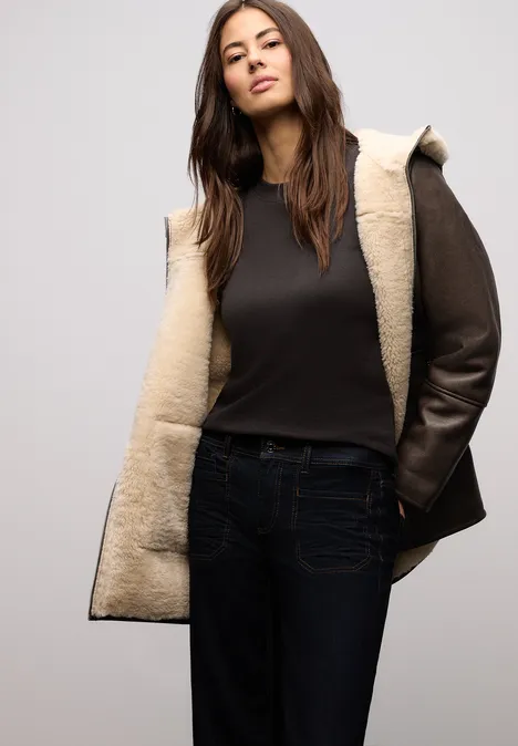 Basic top met geribbelde textuur darkest brown