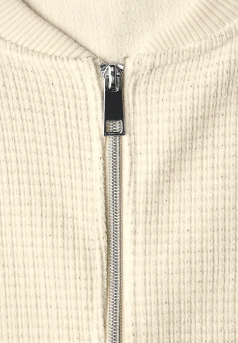 Jasje met glinsterende structuur soft beige