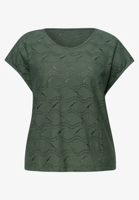 Groen kanten T-shirt met korte mouwen en ajourpatroon, perfect voor een stijlvolle, casual look.