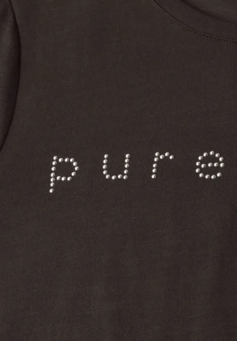 Schwarzes T-Shirt mit dem Schriftzug 'pure' aus kleinen Nieten.