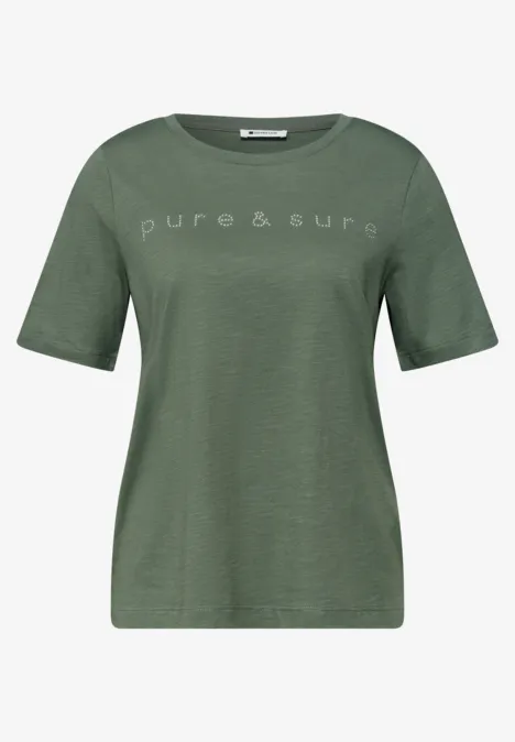 Groen T-shirt met korte mouwen en witte 'pure & sure'-print op de voorkant.