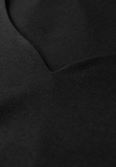 Koszulka z dekoltem w kształcie serca Black