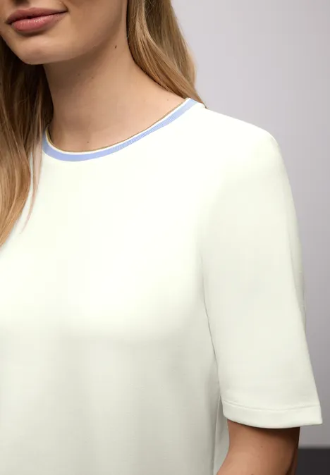 T-Shirt mit Kontrastdetail off white T-Shirt mit Kontrastdetail off white