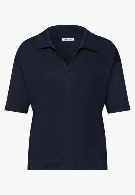 Effen donkerblauw poloshirt met korte mouwen, V-hals en kraag.